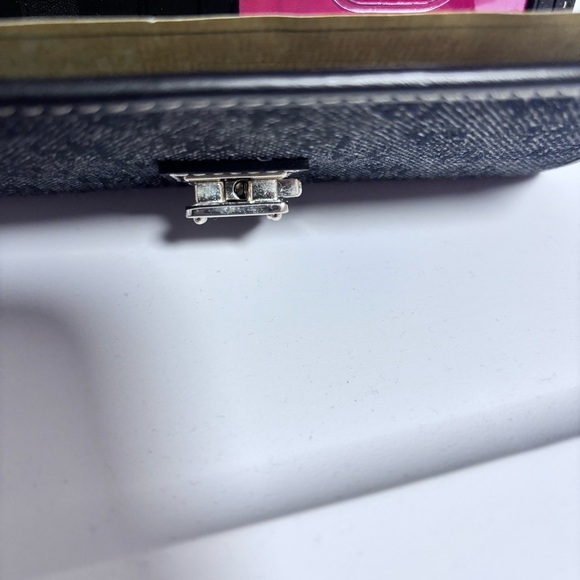 *New* Dooney & Bourke Monogram Tote Bag and wallet set
Color black /gray - Picture 11 of 16